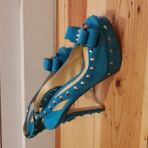 Gianni Bini size 5.5 aqua heels with bow and studs ❤